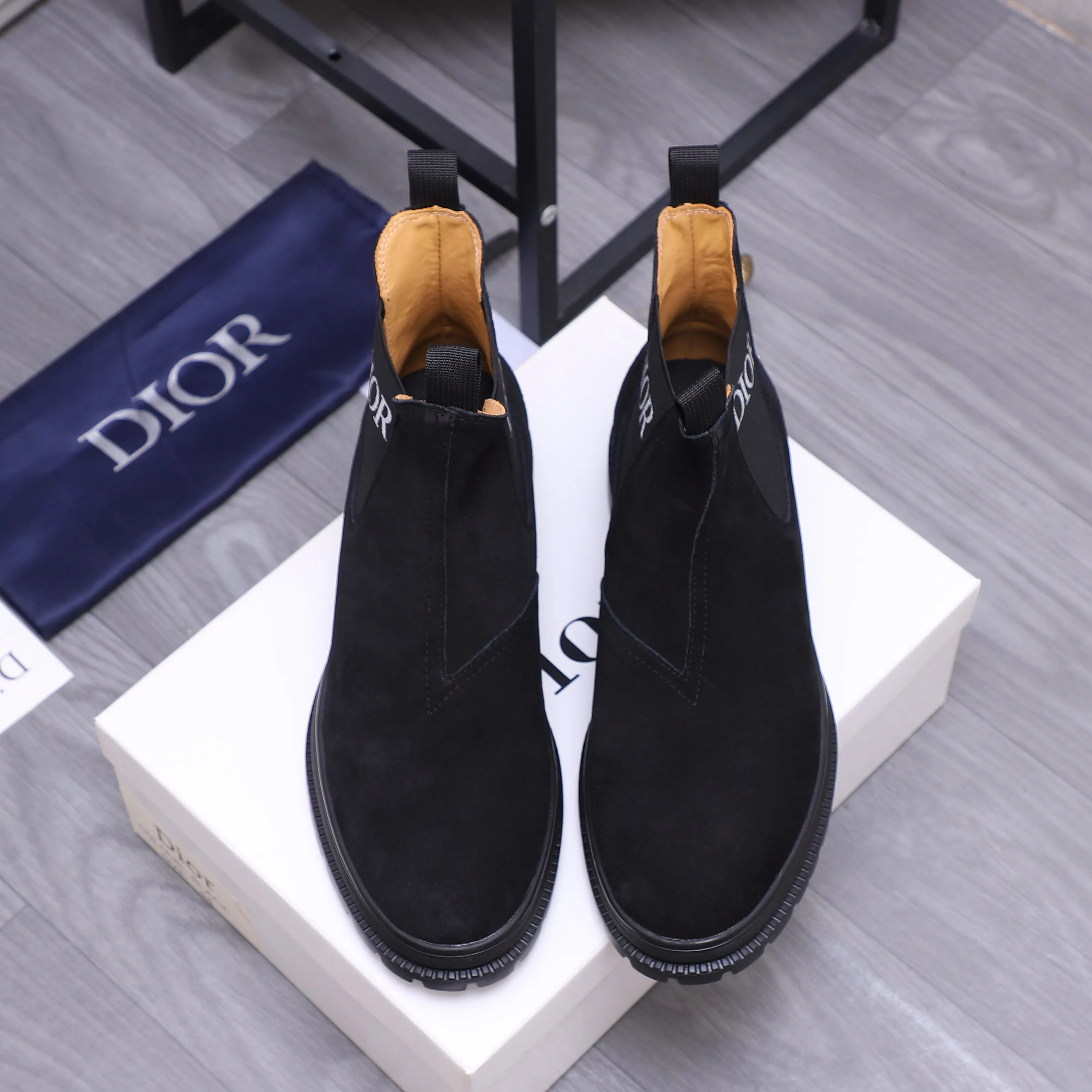 Men's shoes 💰500 Product trademark: Dior "Dior" high-top casual shoes Regular size: 38-45 (45 is custom-made and non-returnable) Product materials: Selected frosted cowhide upper, cowhide lining, rubber non-slip outsole